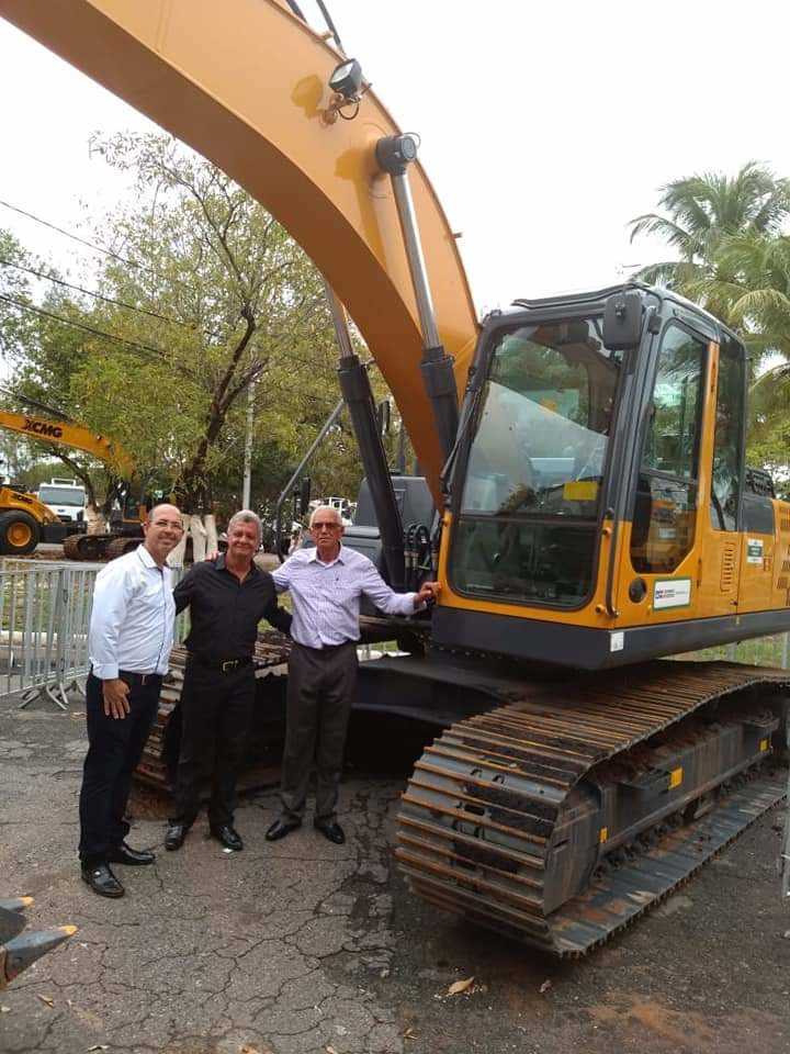 Prefeito Oziel foi a Salvador para trazer novos maquinários através do CIMA